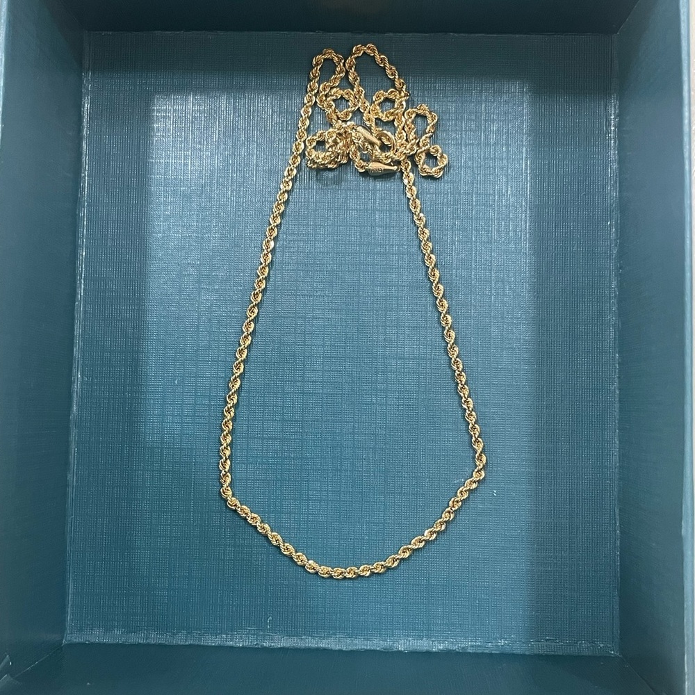 Elegant 10K Gold Chain Necklace